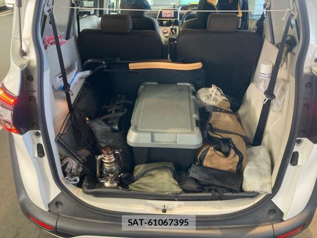 Toyota SIENTA 2016-08 8727690-10
