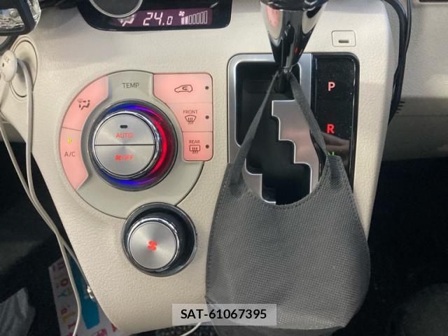 Toyota SIENTA 2016-08 8727690-15