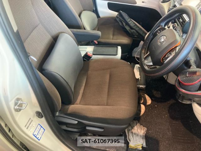 Toyota SIENTA 2016-08 8727690-4