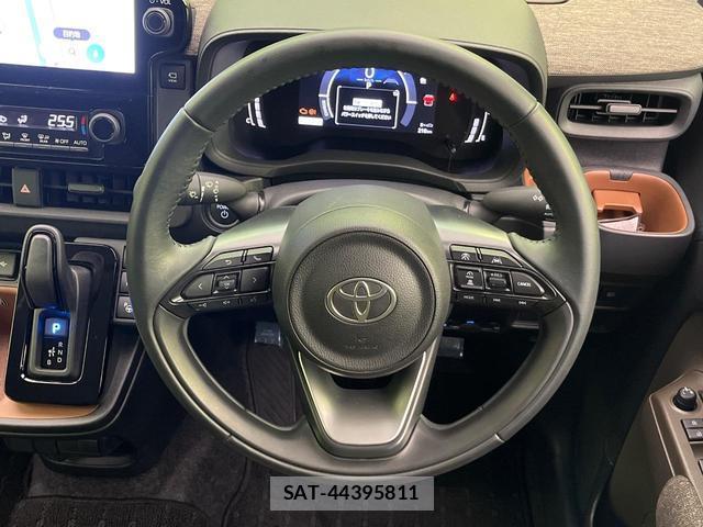 Toyota SIENTA 2024-10 8728122-11