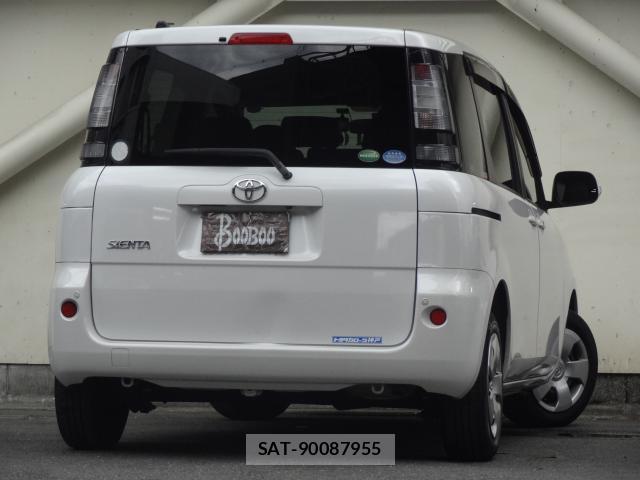 Toyota SIENTA 2013-10 8728491-1