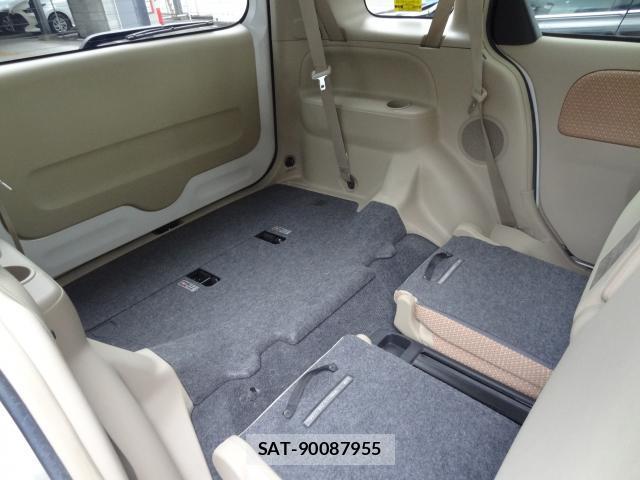 Toyota SIENTA 2013-10 8728491-11