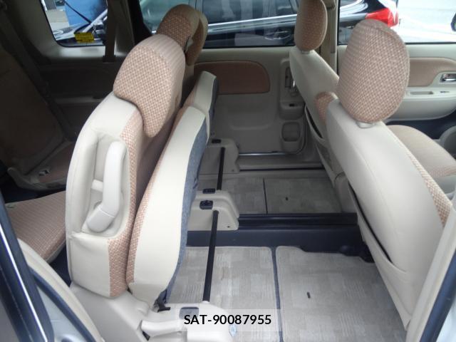 Toyota SIENTA 2013-10 8728491-13