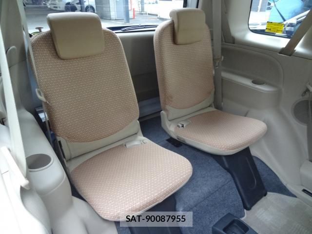 Toyota SIENTA 2013-10 8728491-14