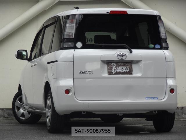Toyota SIENTA 2013-10 8728491-4