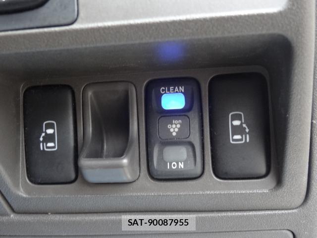 Toyota SIENTA 2013-10 8728491-5