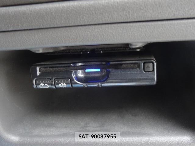 Toyota SIENTA 2013-10 8728491-8