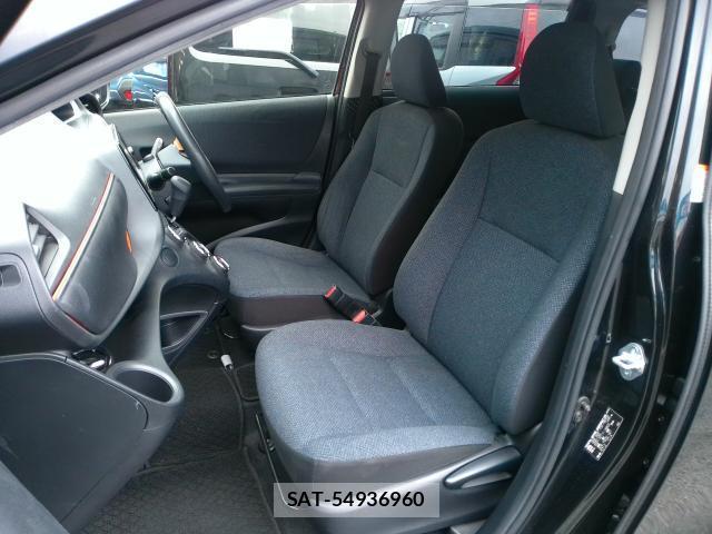 Toyota SIENTA 2017-06 8728543-7