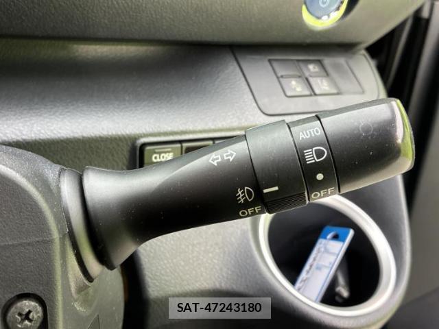 Toyota SIENTA 2015-08 8728814-16