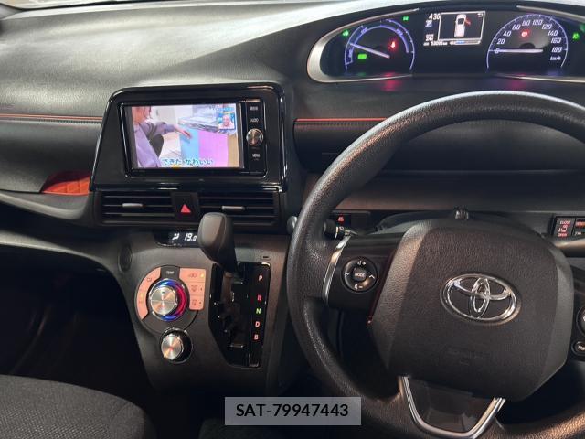 Toyota SIENTA 2018-01 8730720-12