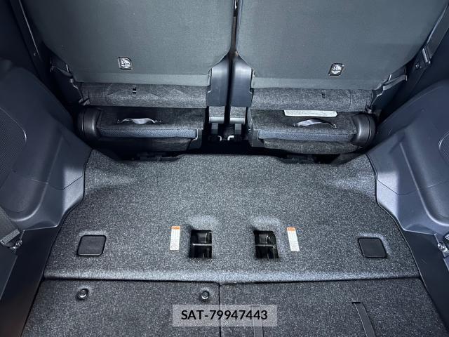 Toyota SIENTA 2018-01 8730720-17