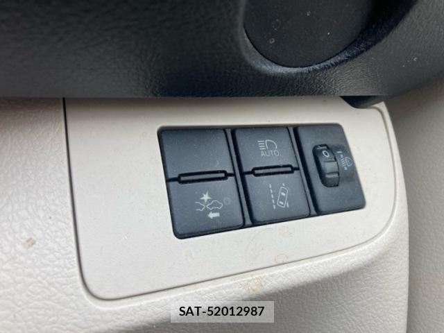 Toyota SIENTA 2016-07 8730782-15