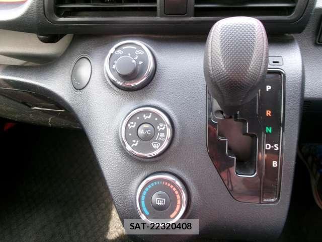 Toyota SIENTA 2021-08 8731440-12