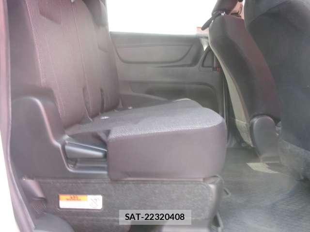 Toyota SIENTA 2021-08 8731440-14