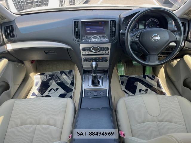 Nissan SKYLINE 2013-12 8725857-1
