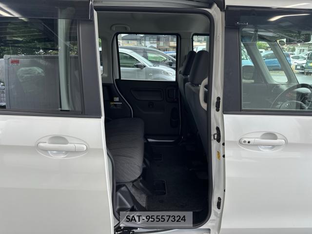 Suzuki SPACIA 2017-09 8729877-9