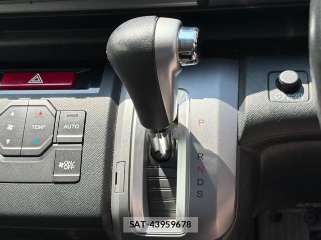 Honda e 2013-12 8726580-12