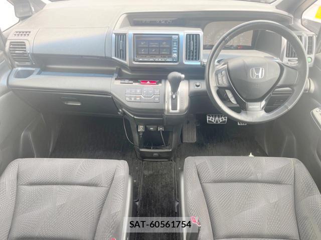 Honda e 2012-03 8728432-1