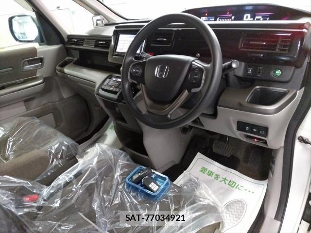 Honda e 2015-08 8729363-2