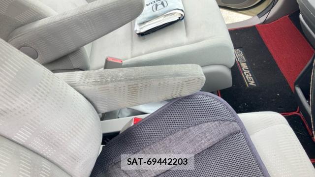 Honda e 2013-03 8730260-14