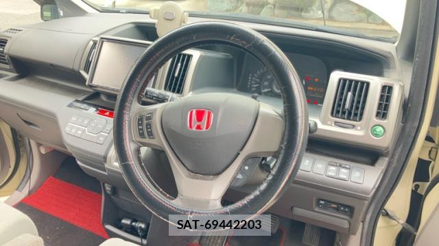 Honda e 2013-03 8730260-19