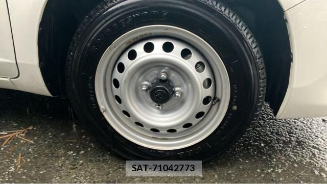 Toyota SUCCEED 2019-01 8729630-8