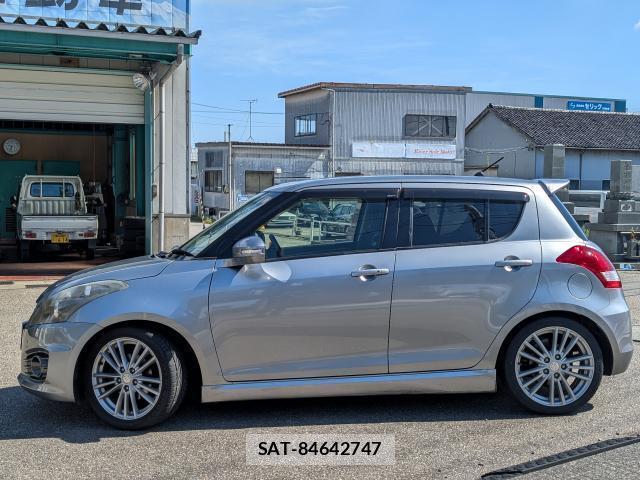 Suzuki SWIFT 2014-10 8731047-11