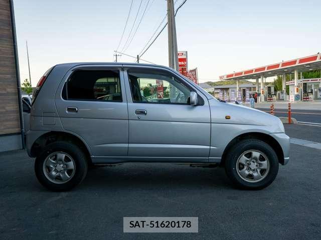 Daihatsu TERIOS KID 2011-01 8729495-3