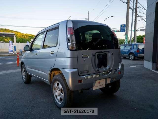 Daihatsu TERIOS KID 2011-01 8729495-5