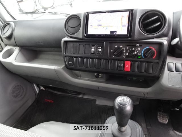 Toyota TOYOACE 2017-10 8726447-17