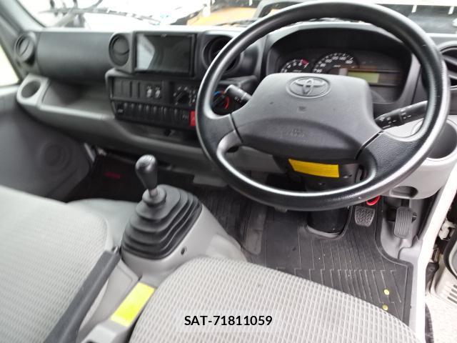 Toyota TOYOACE 2017-10 8726447-2