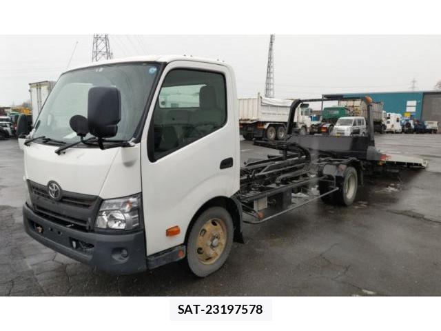 Toyota TOYOACE 2015-02 8728406-2