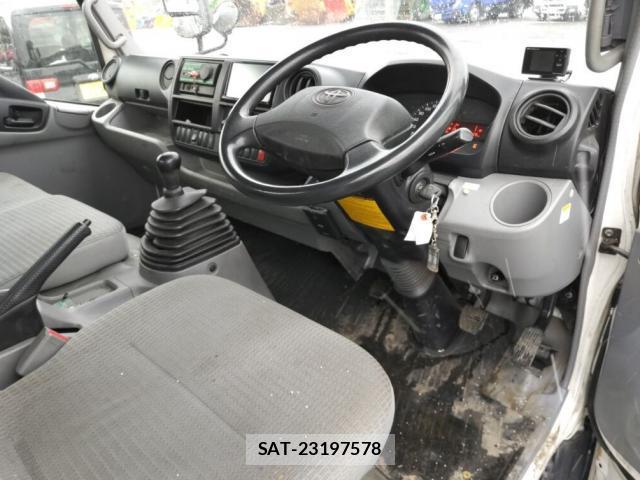 Toyota TOYOACE 2015-02 8728406-5