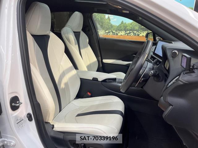 Lexus UX 2024-05 8730617-7