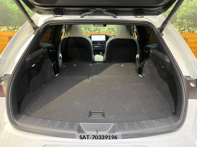 Lexus UX 2024-05 8730617-9