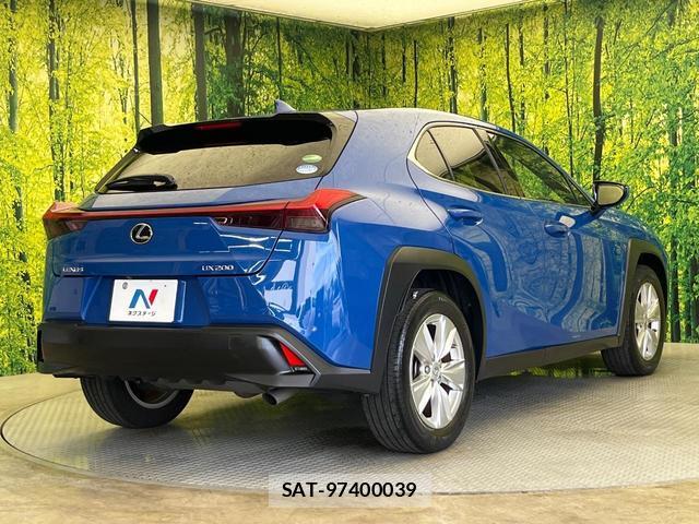 Lexus UX 2020-03 8730822-16