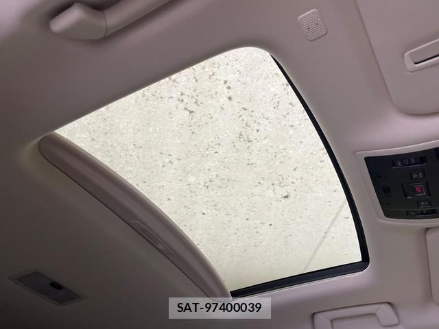 Lexus UX 2020-03 8730822-2
