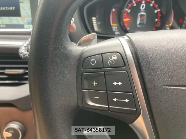 Volvo V40 2016-12 8727328-14
