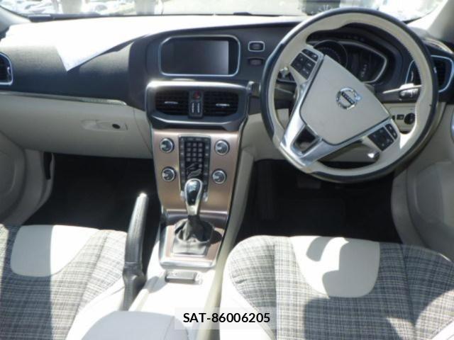Volvo V40 2017-09 8730025-2