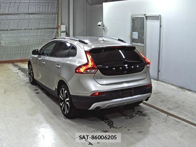 Volvo V40 2017-09 8730025-4