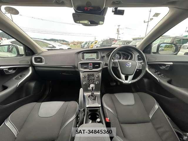 Volvo V40 2016-07 8730330-1