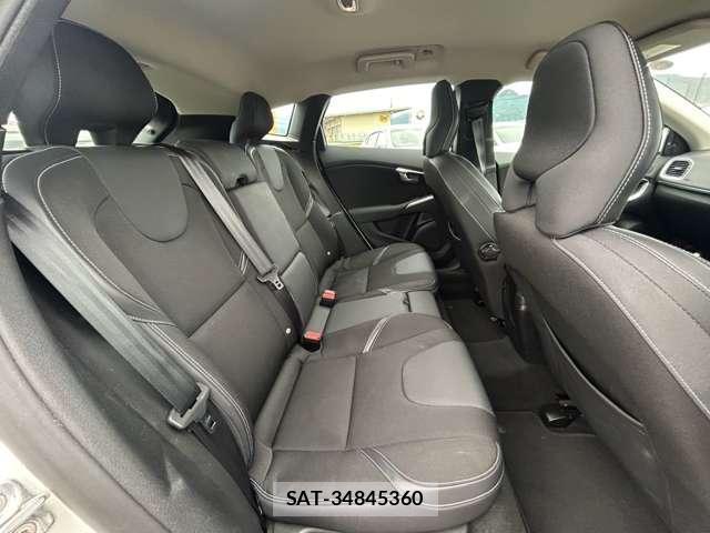Volvo V40 2016-07 8730330-10