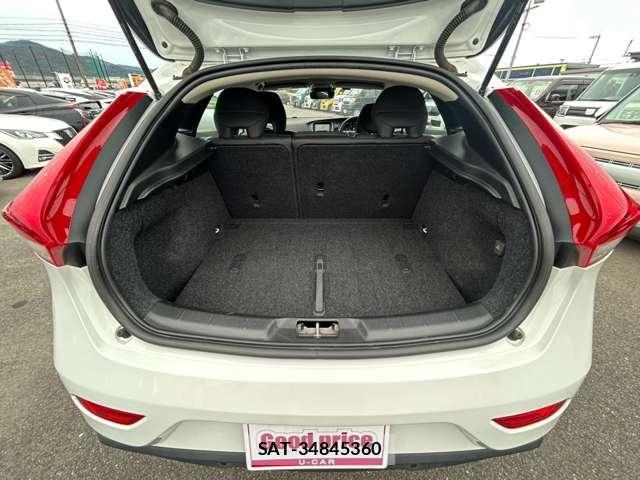 Volvo V40 2016-07 8730330-11
