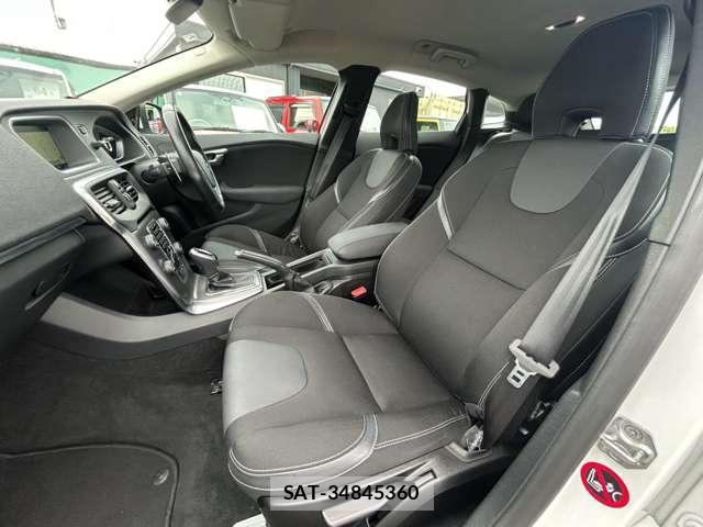 Volvo V40 2016-07 8730330-13