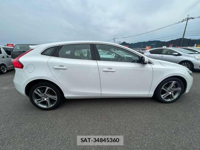 Volvo V40 2016-07 8730330-6