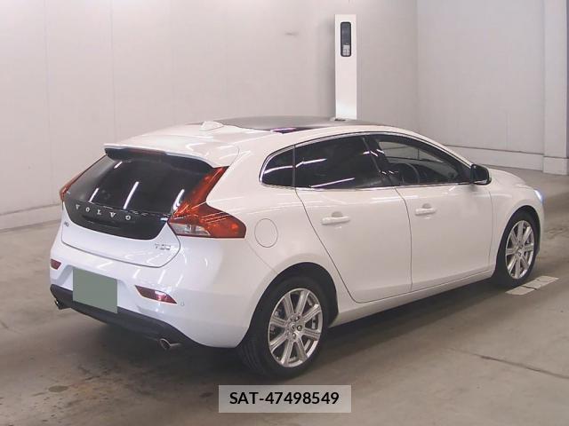 Volvo V40 2019-03 8730634-1