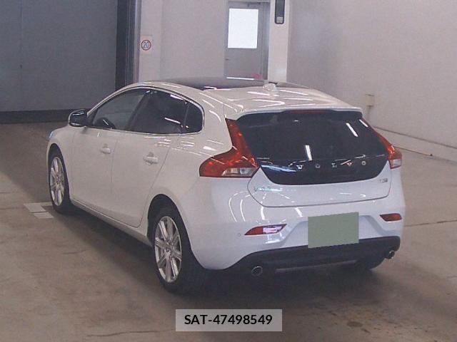 Volvo V40 2019-03 8730634-14
