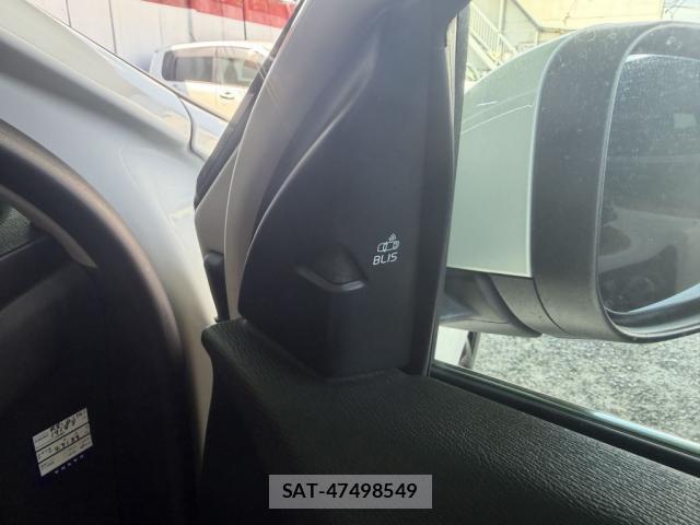 Volvo V40 2019-03 8730634-4