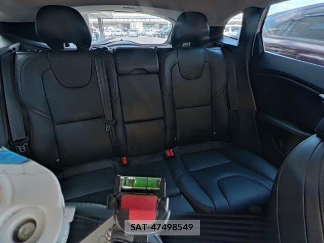 Volvo V40 2019-03 8730634-5