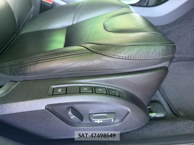 Volvo V40 2019-03 8730634-6